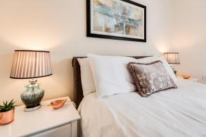 Modern 2 Bedroom Apartment in popular Jericho !!!