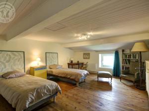 Maisons de vacances Gite Montchal, 7 pieces, 14 personnes - FR-1-496-147 : photos des chambres