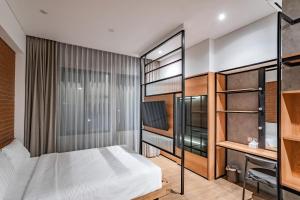 LOA Living Solo Baru