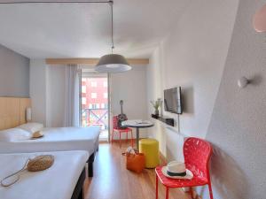 Hotels ibis Hyeres Centre : photos des chambres