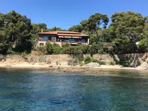 Villa Niel - accès direct mer et piscine chauffée - Porquerolles