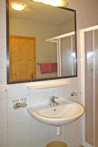 Apartment Haupthaus Schönblick - SVH118 by Interhome