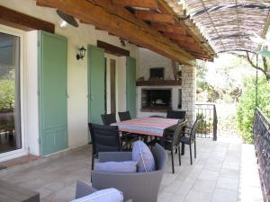 Maisons de vacances Holiday Home Le Clos des Oliviers - CAE140 by Interhome : photos des chambres