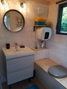 Maisons de vacances INSOLITE La Tiny House du Lutin Many et son Bain Nordique : photos des chambres