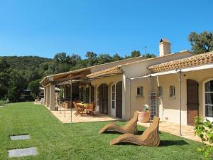 Maisons de vacances Holiday Home Le Mas de la Roche - LML120 by Interhome : photos des chambres