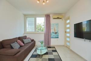 Apartment D&L