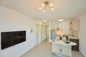 Apartment D&L 