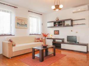 Apartment Tanja - SNJ210 by Interhome