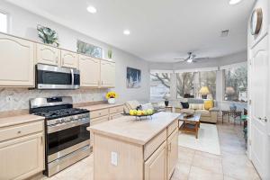 Sun City Grand Golf Course Gem with Pool, Spa and Cart