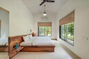 SaffronStays Casa Manga, Karjat - pet-friendly pool villa near NDs Film World and Saltt