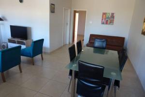 Lovely 2-bedroom apartment with free parking on premises