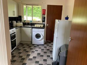 2 Bedroom Sleep 4 House - Private Garden