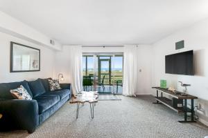 Apartment with Sea View room in Mariner's Walk Condos