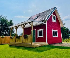 Czerwony Domek - Ubytování bez kategorie ve městě Sasino