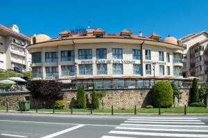 Hotel Faro de San Vicente - Comillas