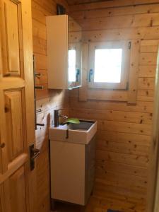 Cottage - Sleeps up to 6 & hot tub