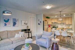 Cozy 2 BR - King and Queen Condo Sleep up to 6 for WFH & Vacation