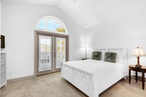 Five-Bedroom House room in Endless Summers by RealJoy Vacations