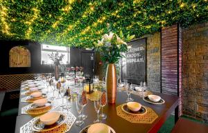 The Tudor Gathering - Events Groups - Up To 30 - Hot Tub