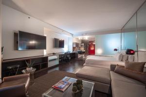 StripViewSuites at Palms Place