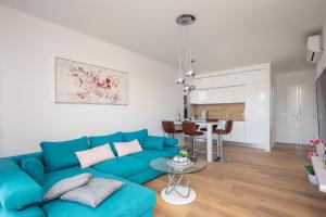 Luxury Apartment Dreams in Okrug with swimming pool, sea view, Wifi, parking