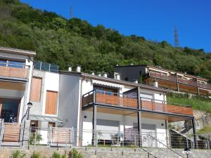 Two-Bedroom Apartment with Lake View