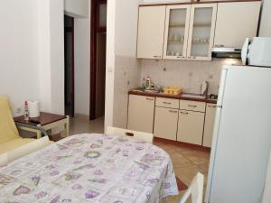 Apartments Lalić - Two bedroom ground floor apartment close to the beach