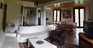 LE BOIS JOLI Chalet 4 étoiles CLEDICIHOME Cadre paisible en lisière de forêt