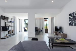 White Swan Villa with Private Pool