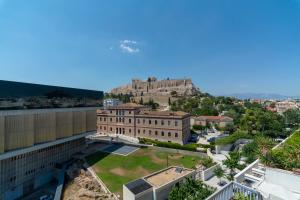 Acropolis View 2BD Apt next to Museum & Metro