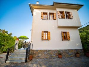Orange House for big families in Damouchari - Delicious Houses