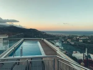 King Crimson Luxury Apartments - Darmarochori