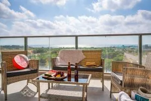 Panoramic Sea Views Coastal Escape by Sea N' Rent - Ліман