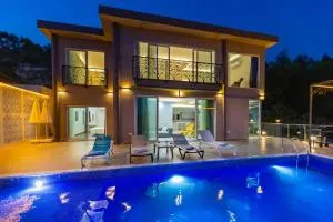 LA VILLA CELINE- XLarge villa complete privacy in nature, pool with wondeful view - İkizce