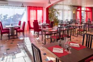 Hotels The Originals City, Relax'Otel & Spa, Le Barcares : photos des chambres