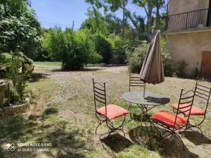 Rose dans Domaine Sesquier - Loupian