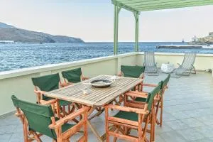 Seafront House in Andros Town by Explore Andros - Sinétion