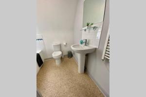 Stunning Apartment - 5 Minute Walk to the Best Beach! - Great Location - Parking - Fast WiFi - Smart TV - Newly decorated - Close to Bournemouth & Poole Town Centre & Sandbanks