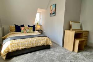 Stunning Apartment - 5 Minute Walk to the Best Beach! - Great Location - Parking - Fast WiFi - Smart TV - Newly decorated - Close to Bournemouth & Poole Town Centre & Sandbanks