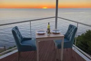 *Newly listed* Couples Clifftop Retreat - Halletts Cove