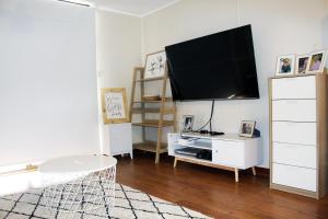 Investigator Beach Breeze Apartments U2