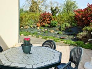 Maisons de vacances Gite Sainte-Maure-de-Touraine, 4 pieces, 6 personnes - FR-1-381-109 : photos des chambres