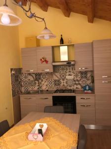 Basicò un balcone sul mare-Casa I CARRUGGI- Case vacanza Sicilia&Toscana-