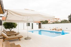 Apartment Zara - luxury apartment with private pool