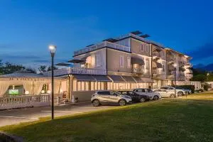 考鲁奇尼酒店 - 马里纳-迪-皮特拉桑塔