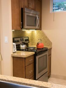 Mahana 604 Oceanfront 1BD 1BA condo