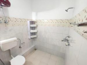 Keswani Group Hotel White Mountain - 200 Metres From MG Marg