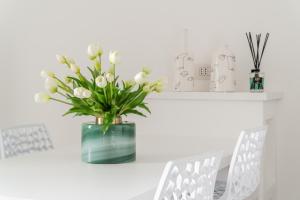 Apartment with Garden View