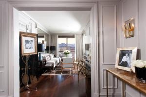 Studio Deluxe with River View room in Portrait Firenze - Lungarno Collection