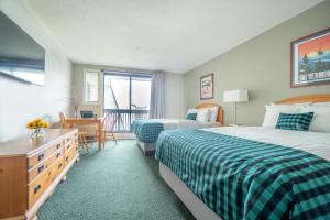 Village View Two Queen Beds With Balcony room in The Inn at Bolton Valley
